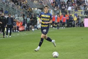 英媒：利物浦、纽卡和热刺等队有意18岁帕尔马后卫莱奥尼