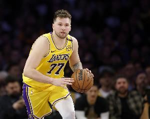 孔德昕：据悉东契奇招募了斯玛特 这说明077长留湖人不必令人担心