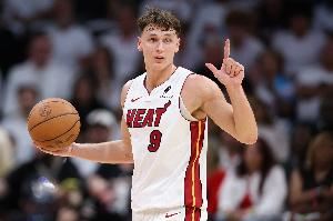 斯波：拉松做的都是球队看重的事 他能打出制胜表现还会继续进步